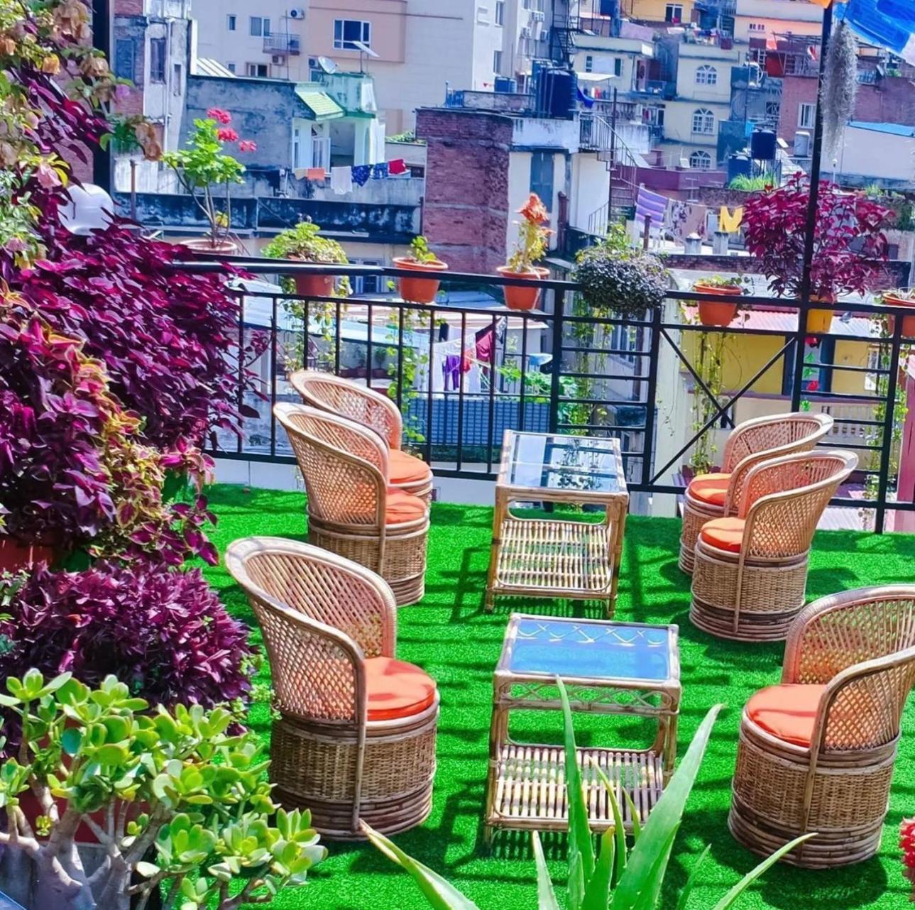 Yog Hostel カトマンズ エクステリア 写真