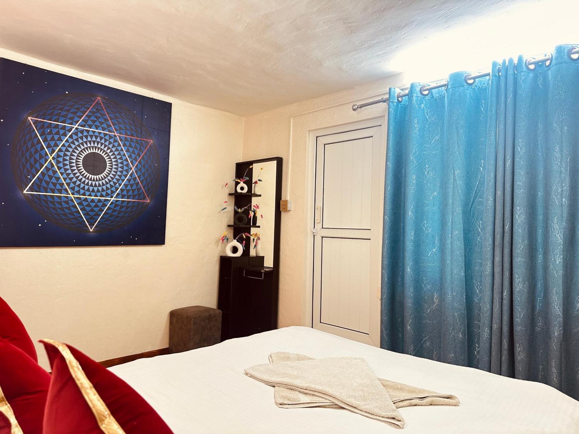 Yog Hostel カトマンズ エクステリア 写真